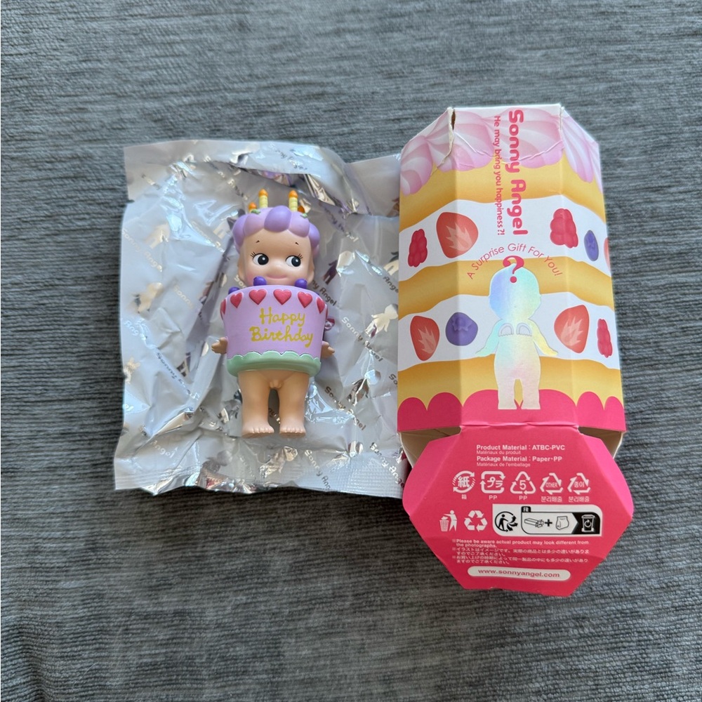 Sonny Angel Birthday Gift Series - Blueberry Cake